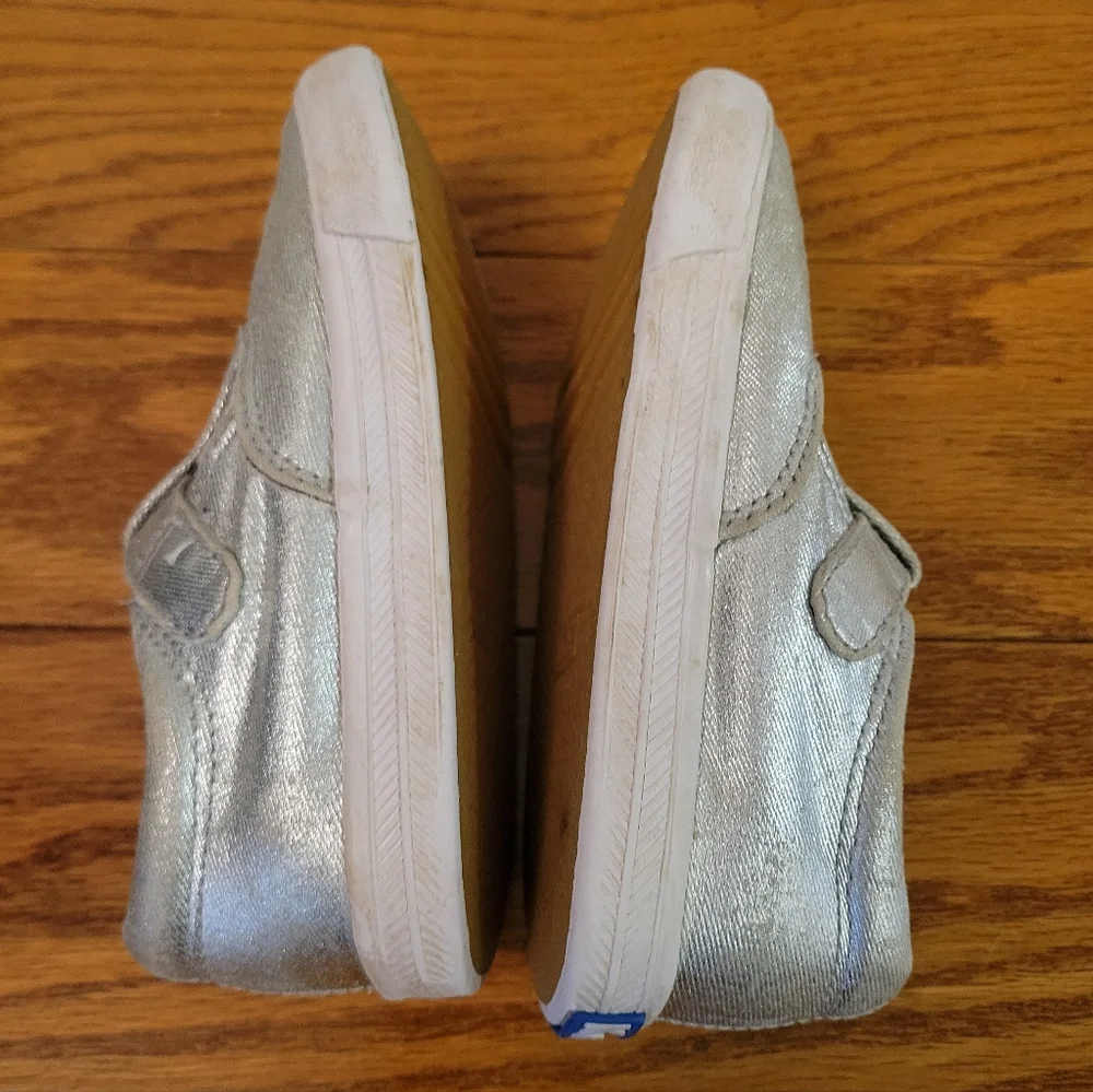 Keds Girls Daphne T-Strap Mary Jane Shoes Hook Loop Silver Leather Toddler Sz 7
